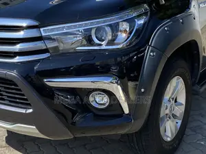 Toyota Hilux 2018 Black