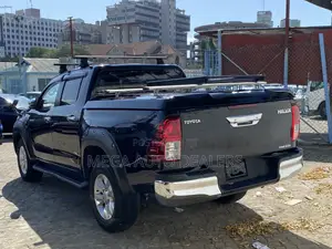 Toyota Hilux 2018 Black