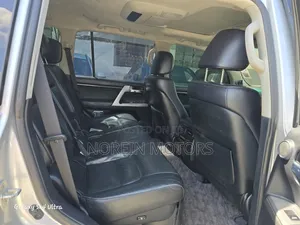 Toyota Land Cruiser 2011 Silver