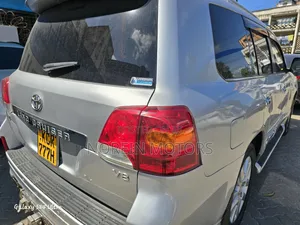 Toyota Land Cruiser 2011 Silver