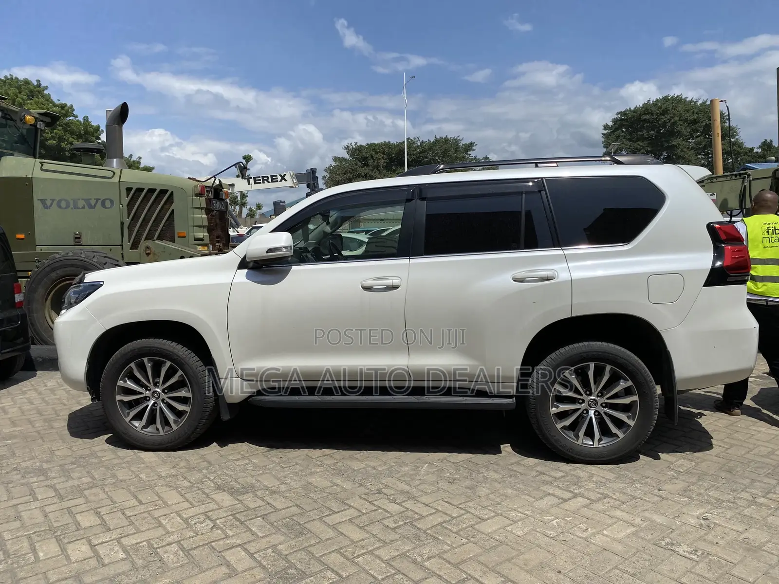 Toyota Land Cruiser Prado 2018 Off white