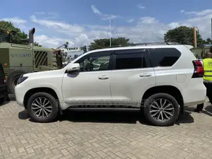 Toyota Land Cruiser Prado 2018 Off white