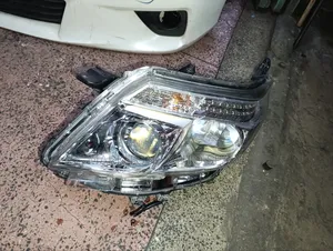 Noah 2015 Headlight Zenon