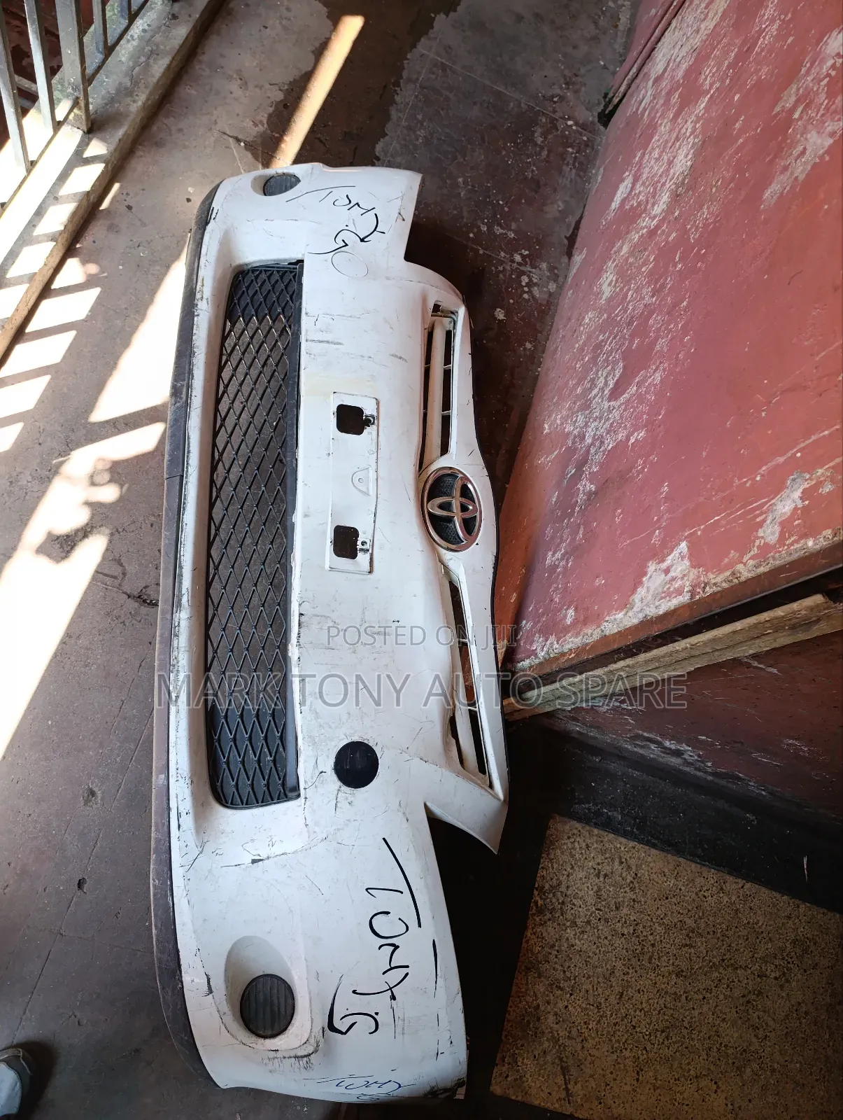 Auris 2010 Front Bumper