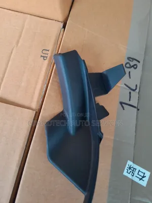 Prado 120 Windscreen Finisher