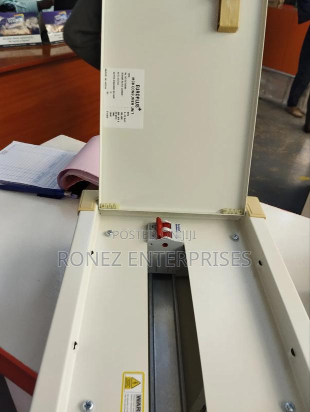 Consumer Unit 12 Ways - thumbnail 3