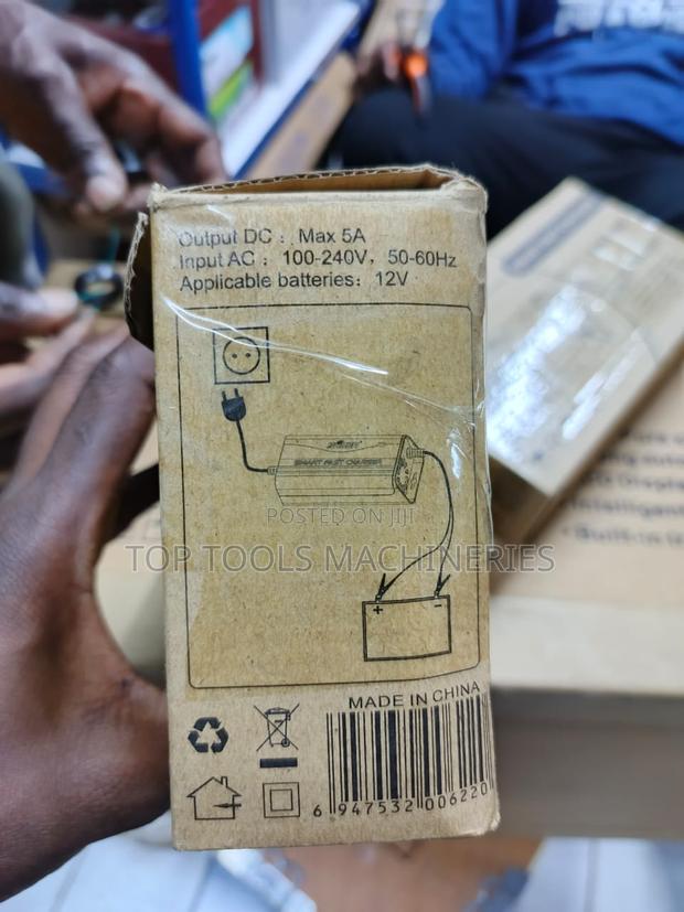 Small Battery Charger - thumbnail 3