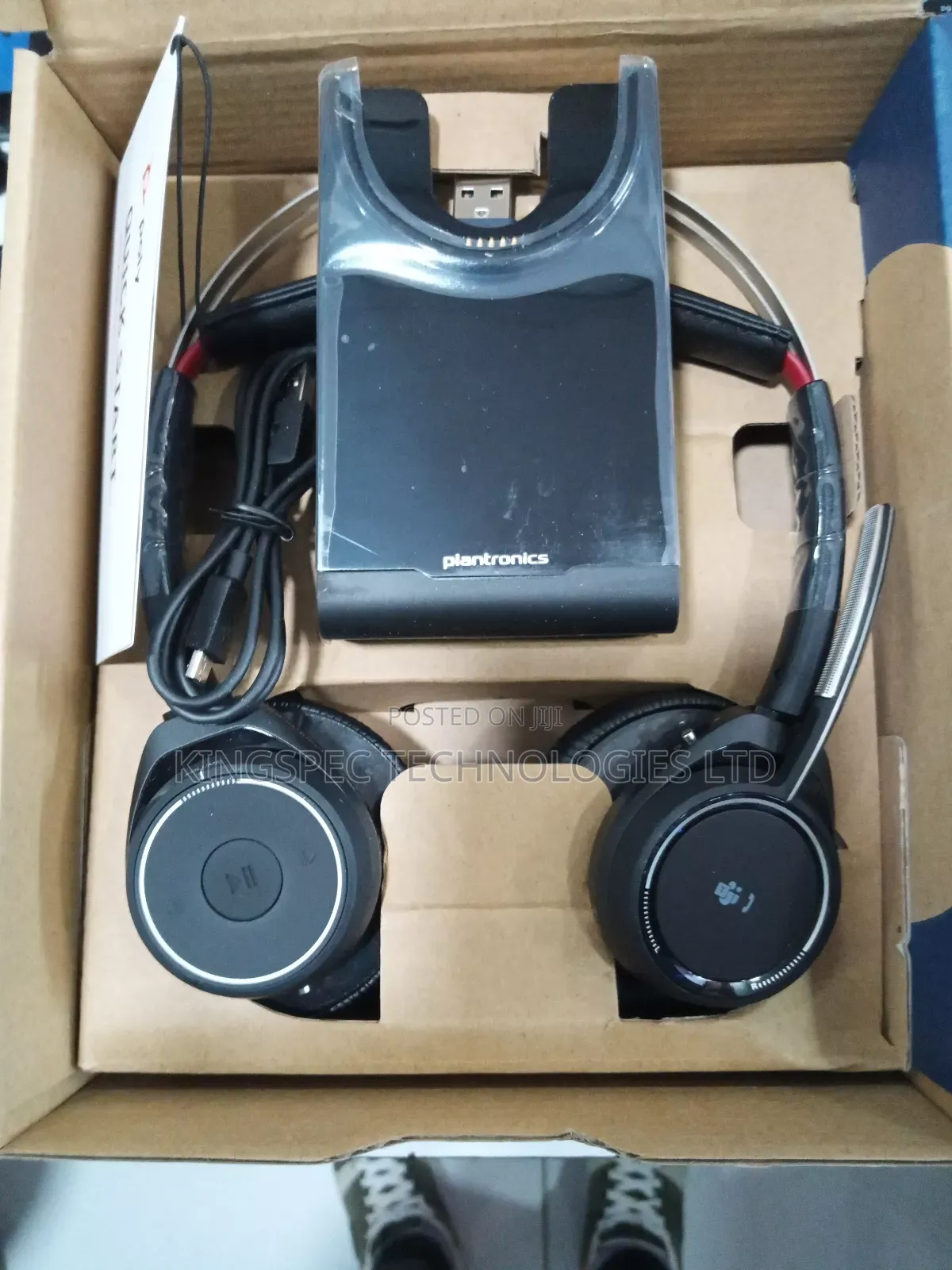 Plantronics Voyager Focus UC B825
