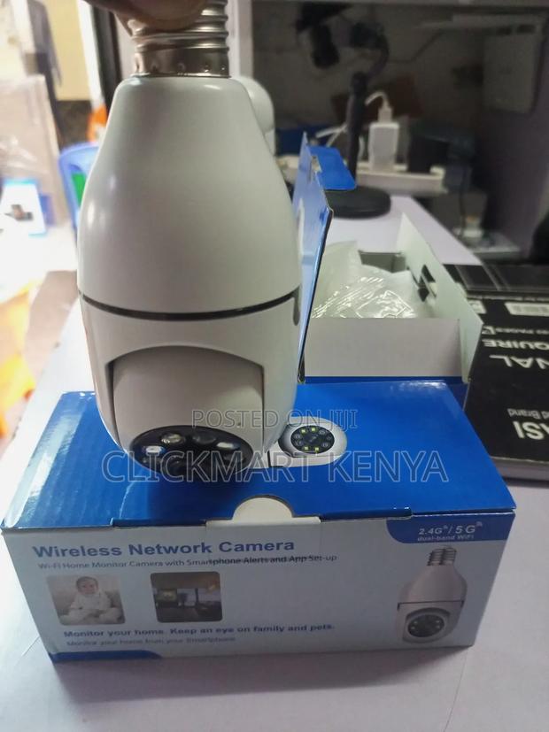PTZ 360° 1080P Wifi CCTV Bulb Camera - thumbnail 2