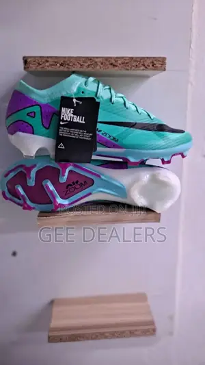 Nike Air Zoom Vapor 15 Elite>Nike Soccer Boots