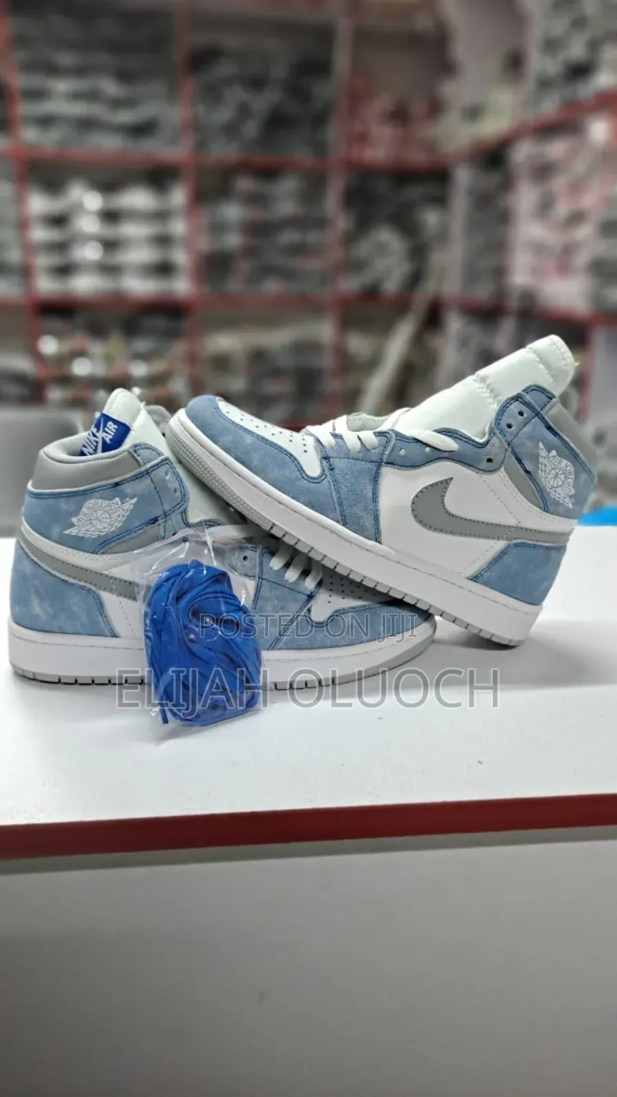 Jordan 1 Hyper Royal