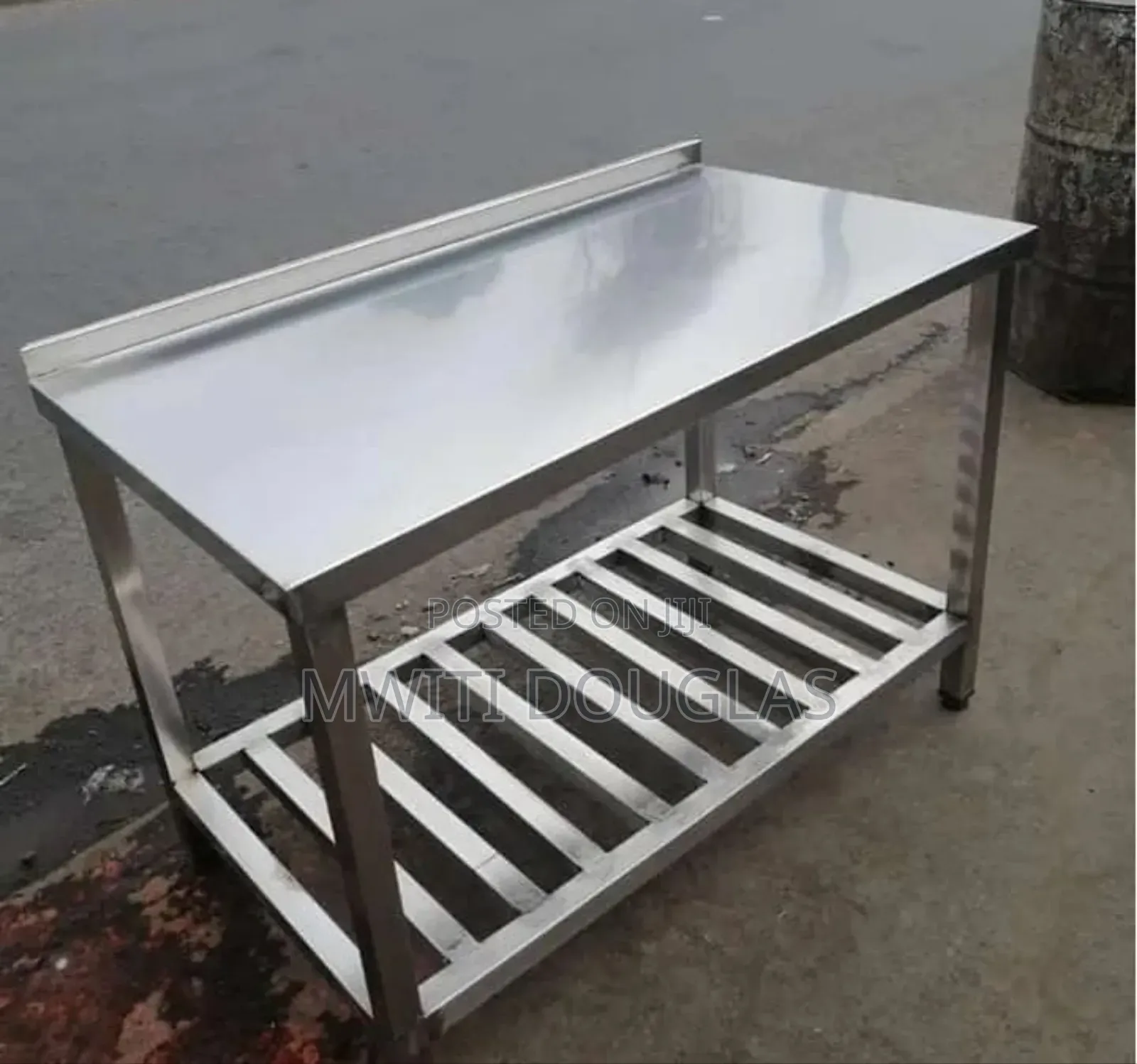 Draining Undershelved Working Table