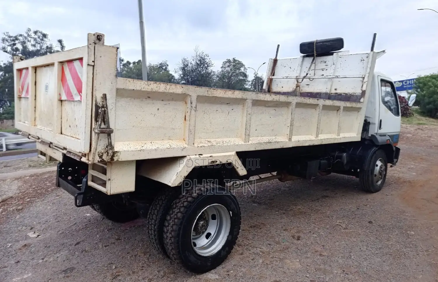 Mitshubishi Fh Tipper