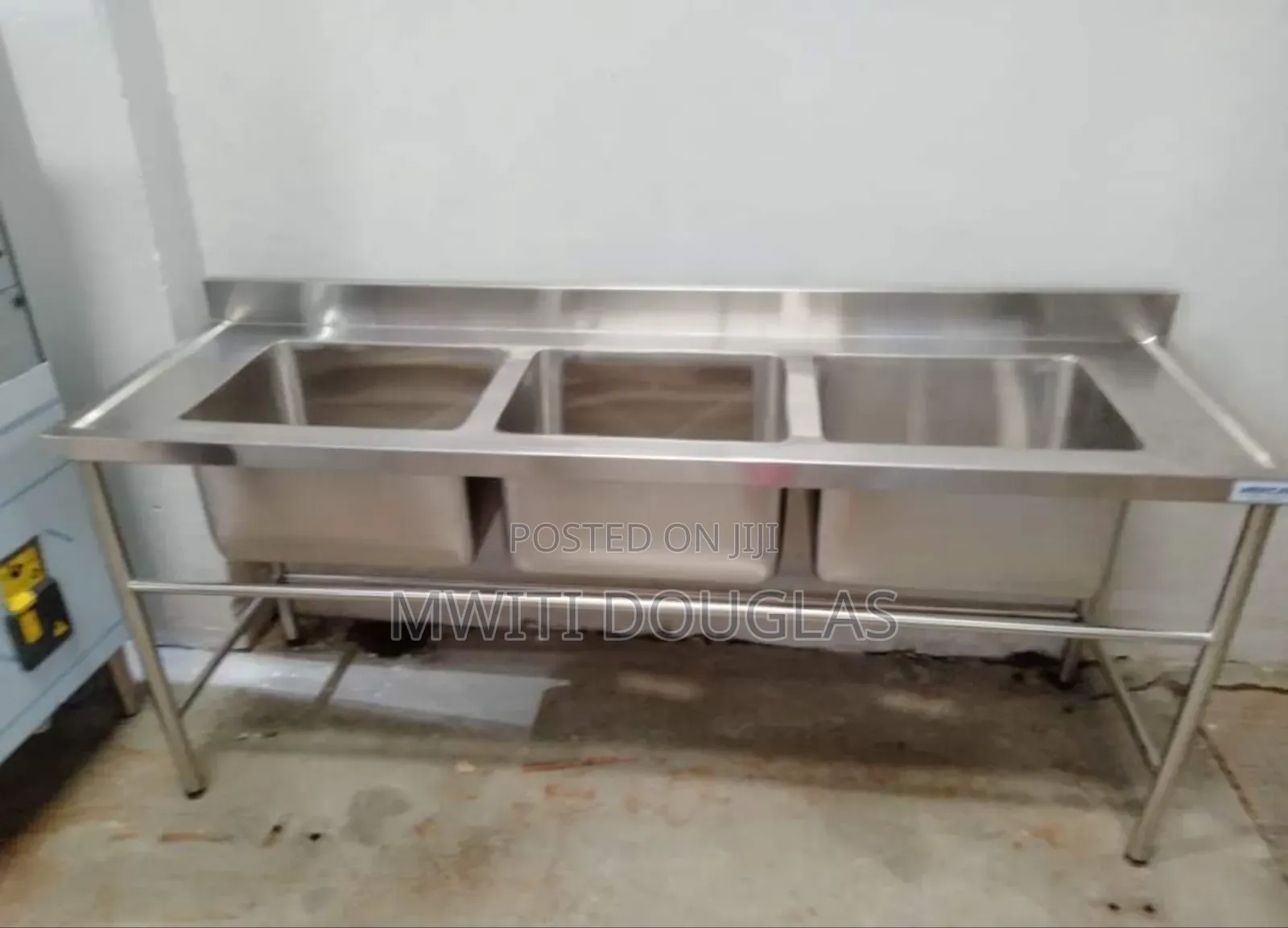 Decent Modernized Stainless Steel Three Bowls Sink