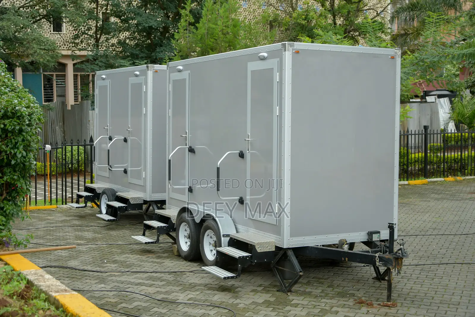 Vvip / Executive Portable Trailer Toilets For Hire
