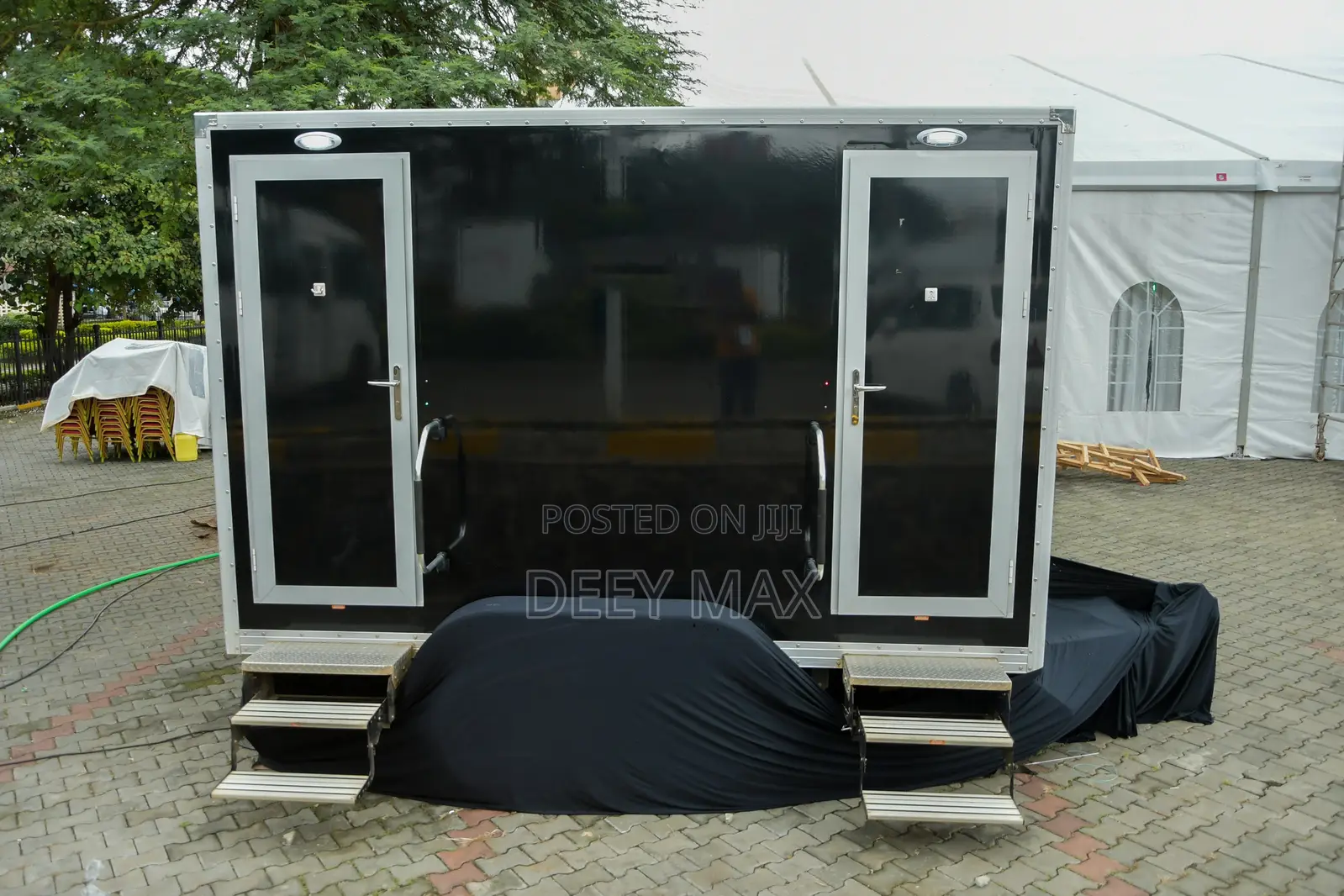 Vvip / Executive Portable Trailer Toilets For Hire
