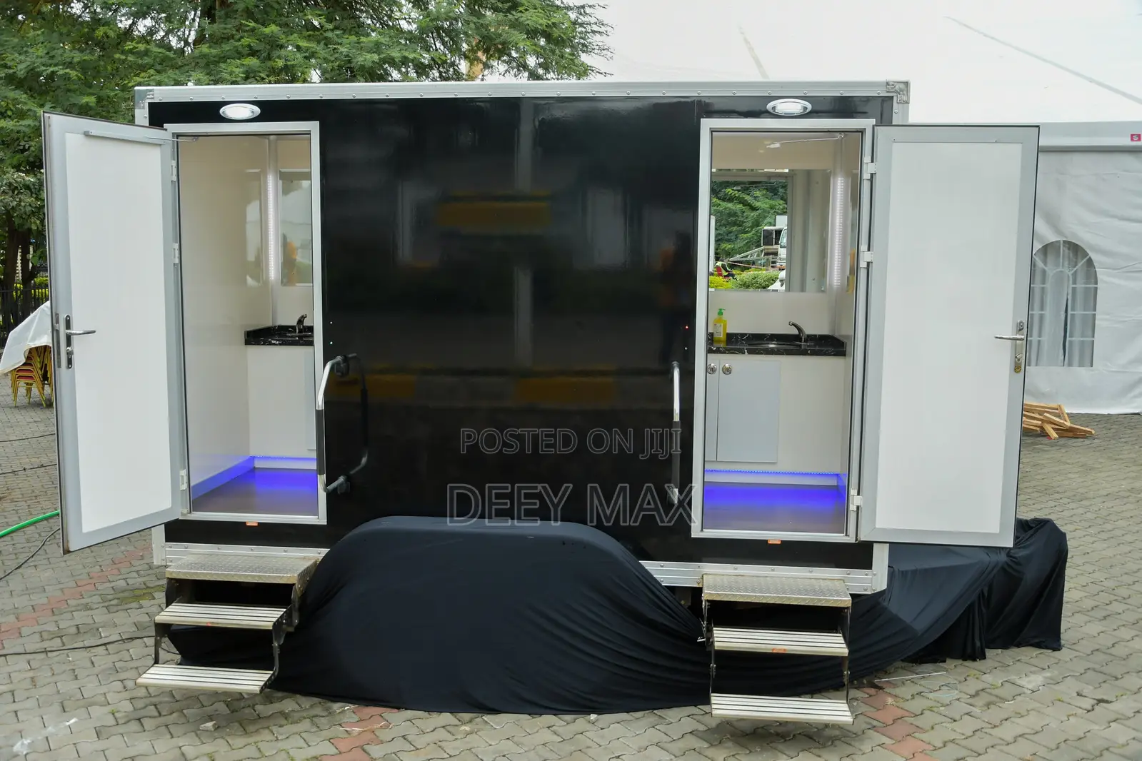 Vvip / Executive Portable Trailer Toilets For Hire