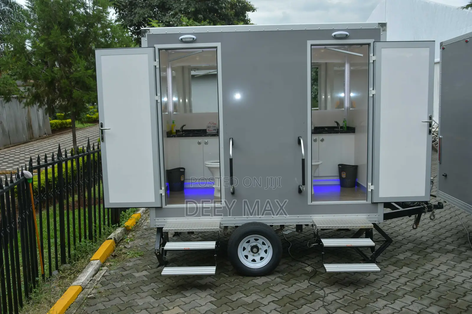 Vvip / Executive Portable Trailer Toilets For Hire