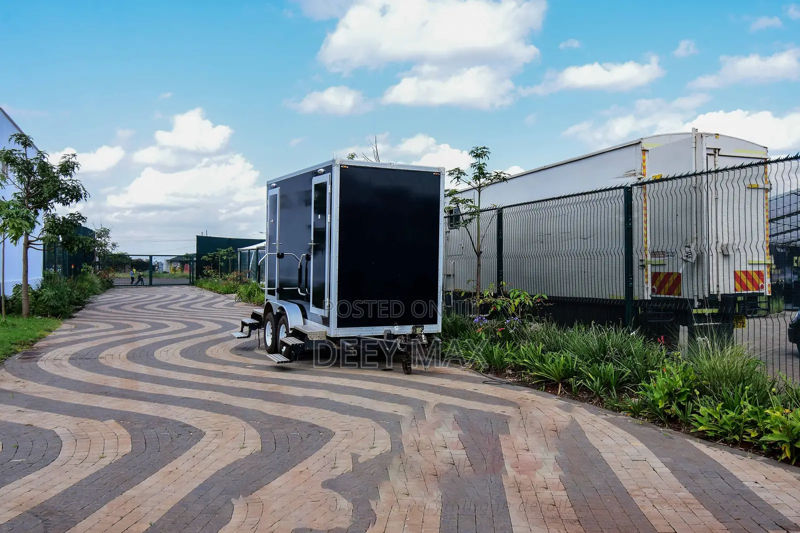 Vvip / Executive Portable Trailer Toilets For Hire