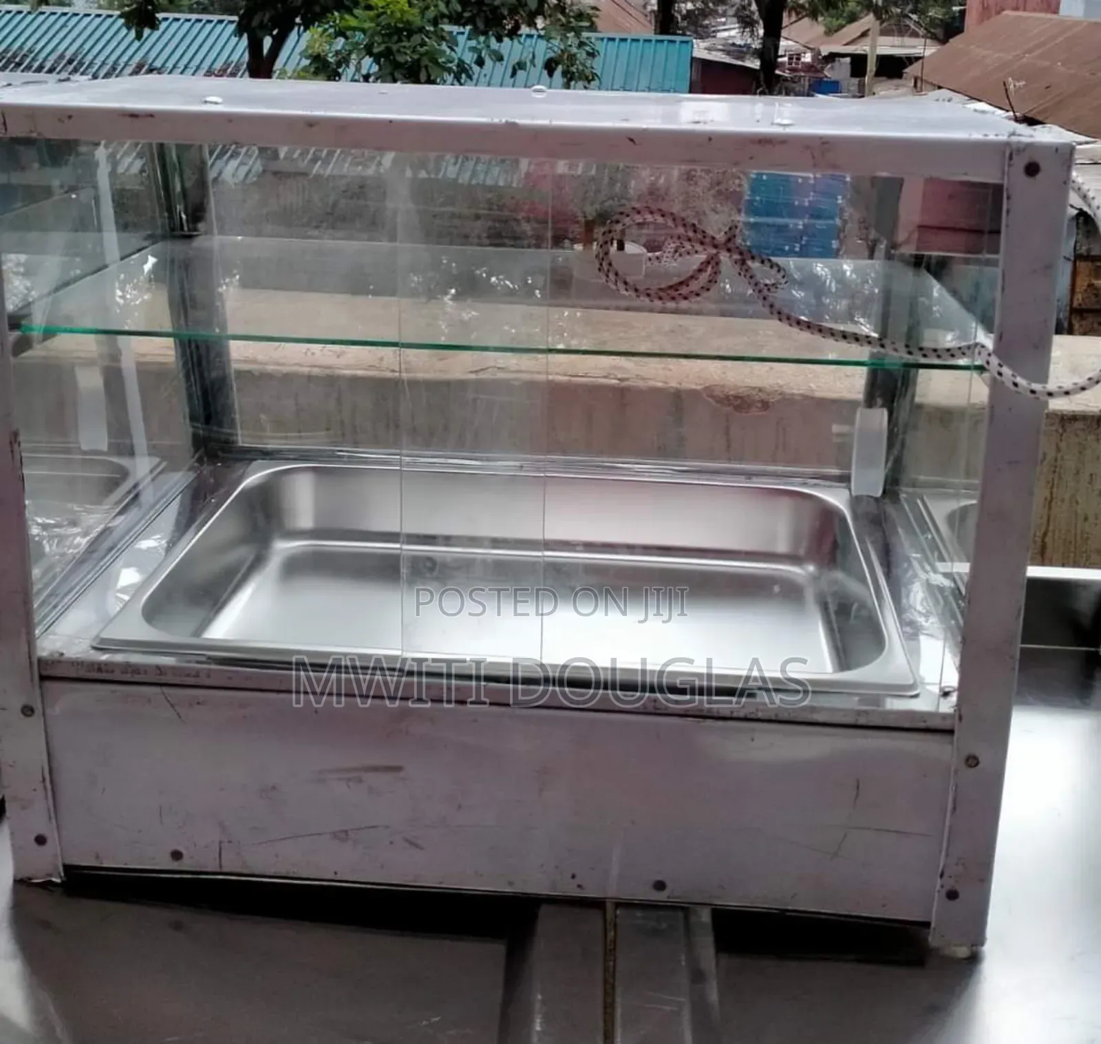 Preferable Food Display With an Insert