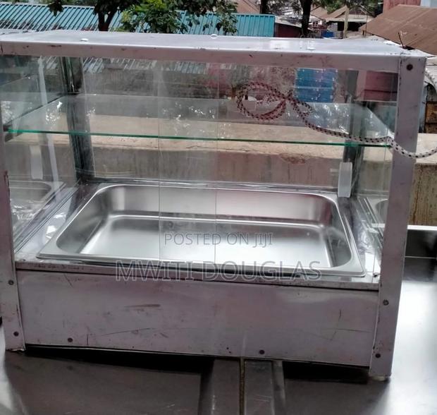 Preferable Food Display With an Insert - main view