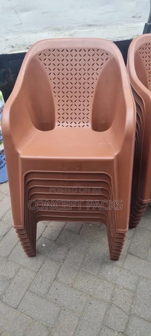 Brown Plastic Easy Chair. - thumbnail 2