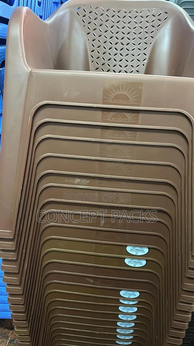Brown Plastic Easy Chair. - thumbnail 4