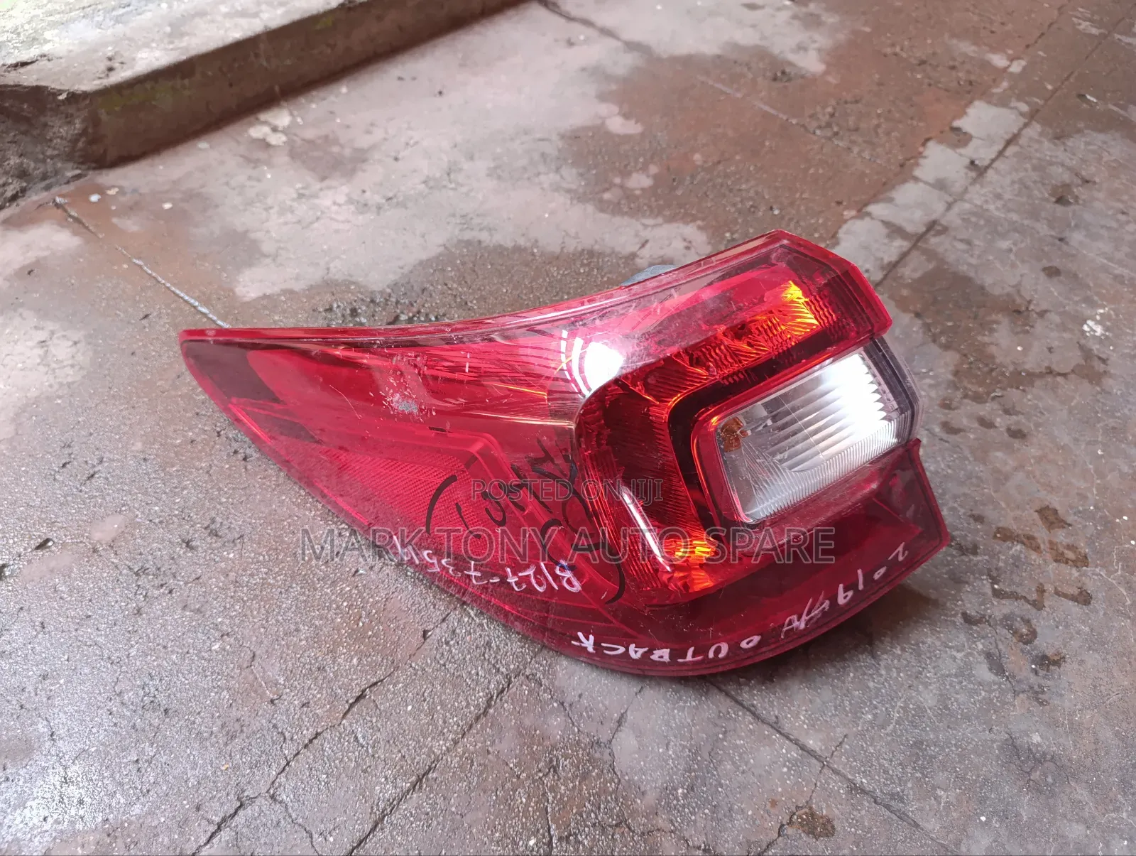 Subaru Outback BS9 Backlight 2018