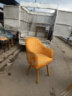 Styling Chair, Gold 