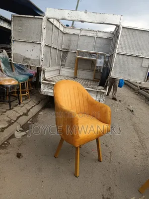 Styling Chair, Gold 