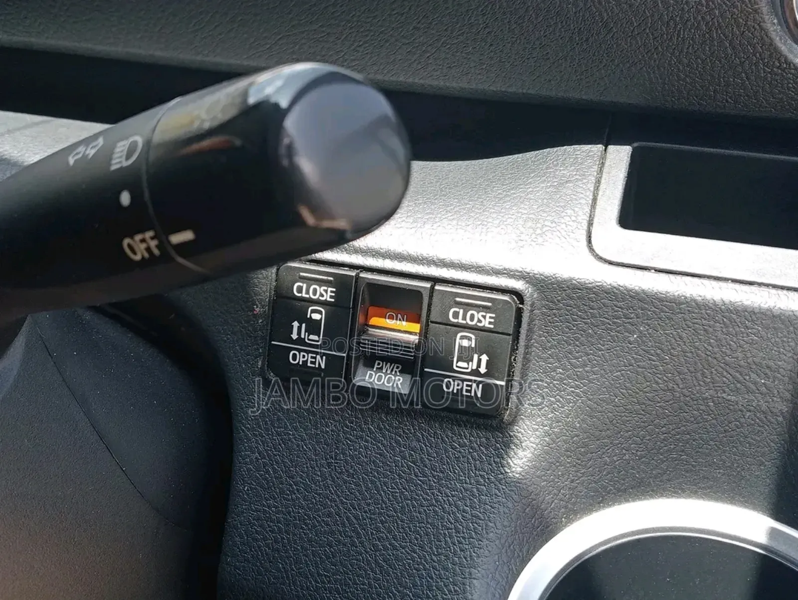 Toyota Sienta 1.5 Hybrid FWD 2017 Black