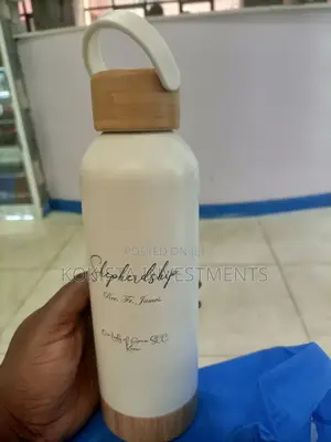 Thermo Flask With a Wooden Theme