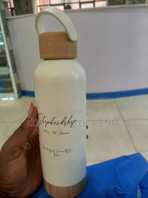 Thermo Flask With a Wooden Theme