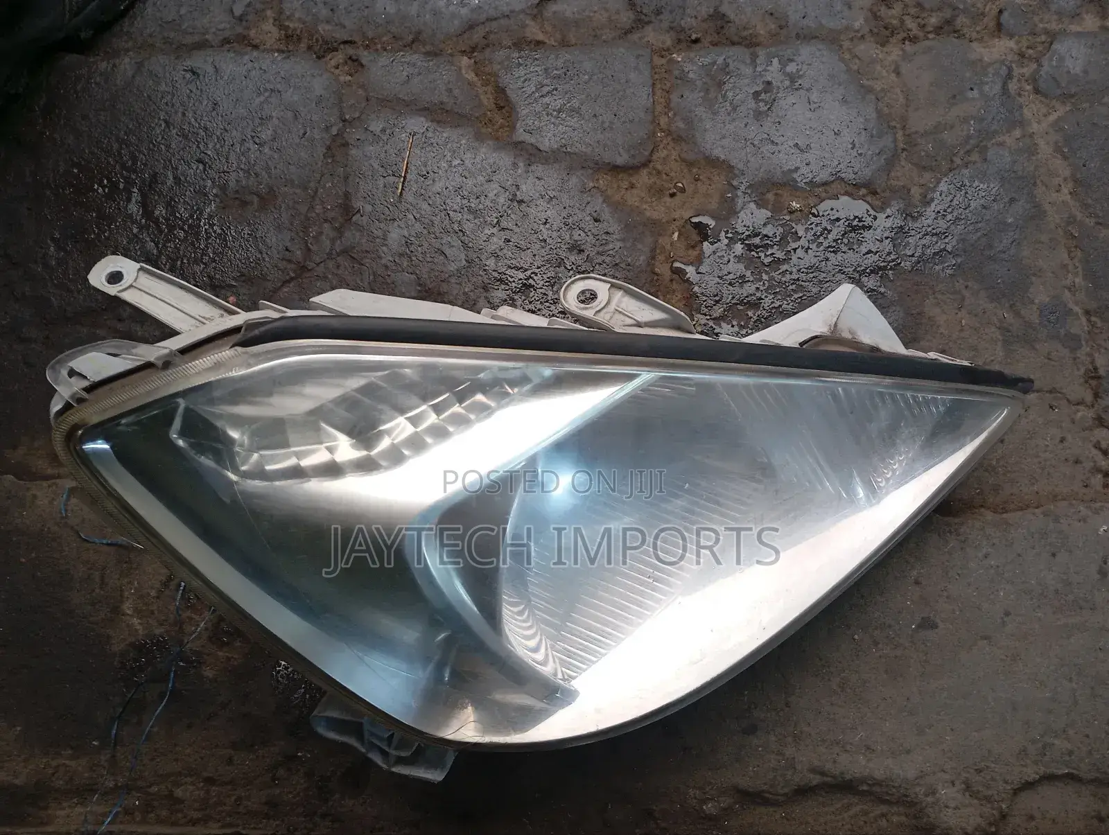 Allion 2002 Headlight