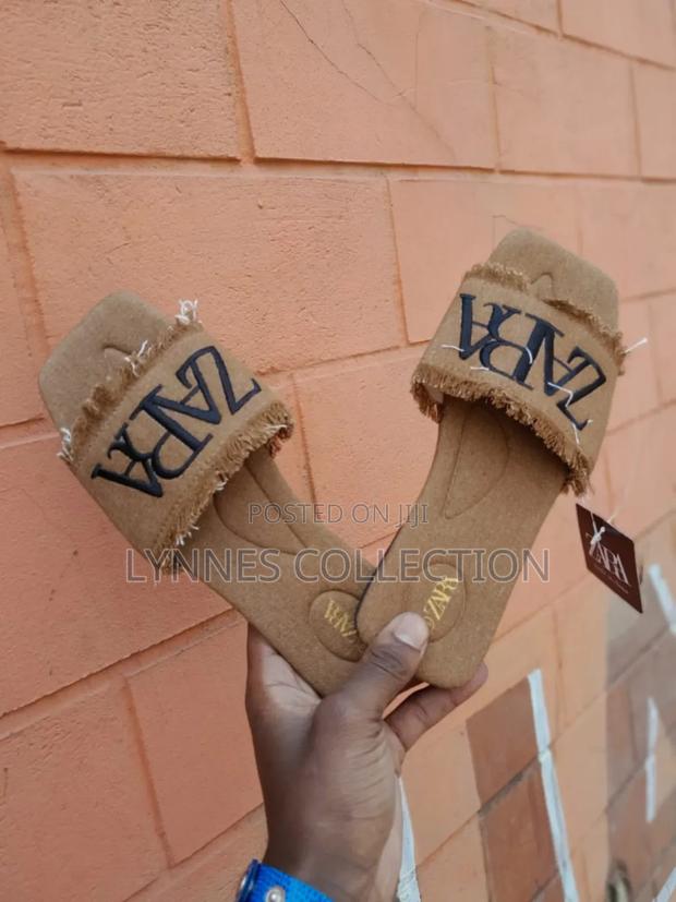 Zara Slides - main view