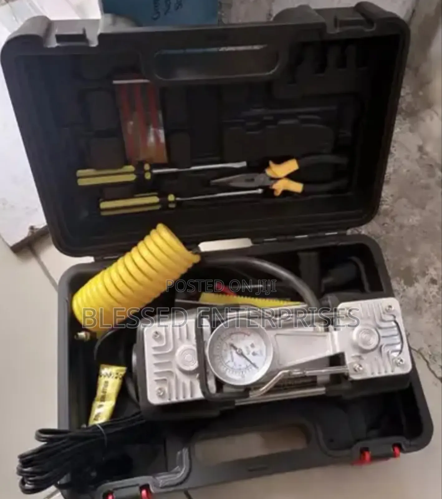 Portable Car Air Compressor With 2 Cylinder/ Tyres Inflator