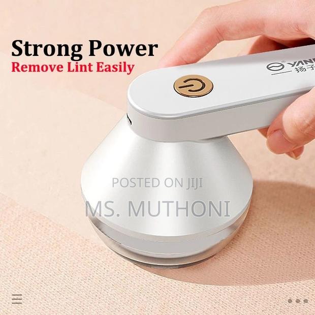 Rechargeable Lint Remover - thumbnail 3