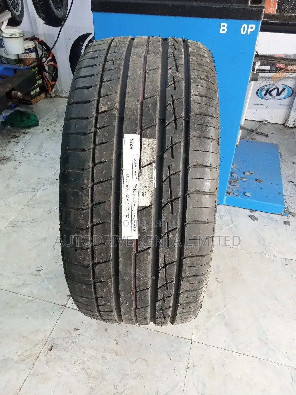 285/35r22 Accelera Tyre