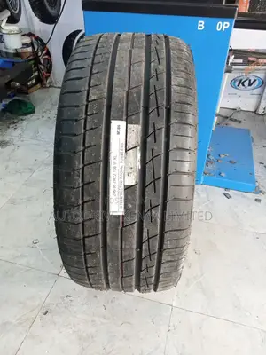 285/35r22 Accelera Tyre