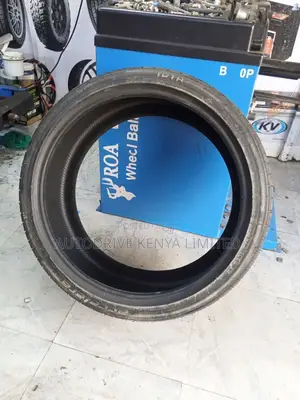 285/35r22 Accelera Tyre
