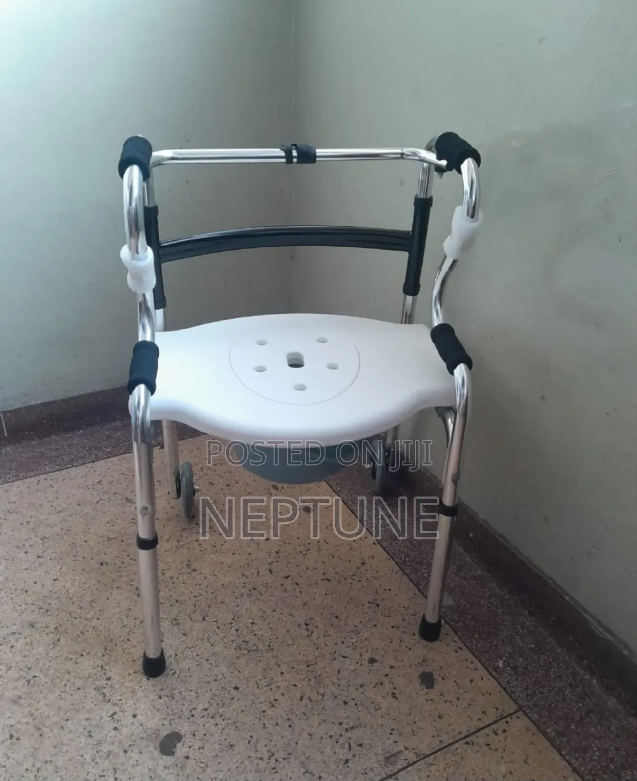 Commode Walking Frame