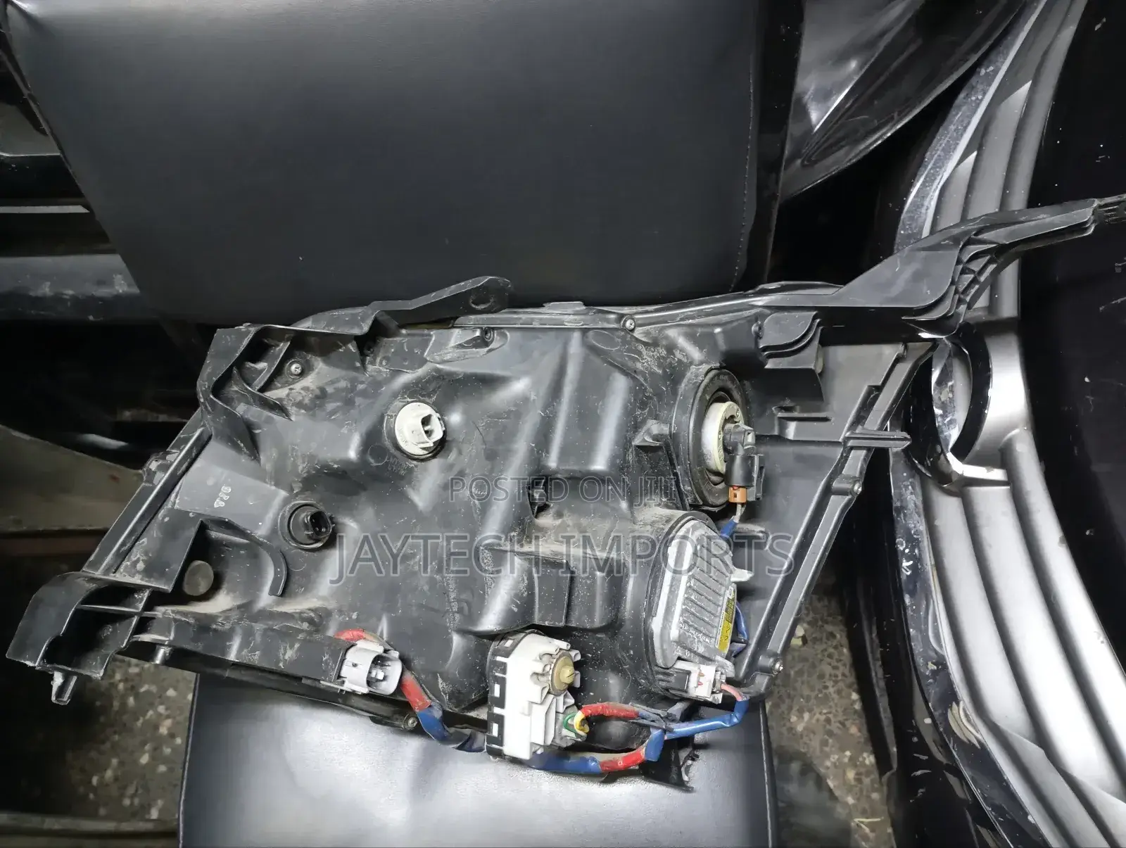 Noah 2012 Headlight Xenon (Rhs)