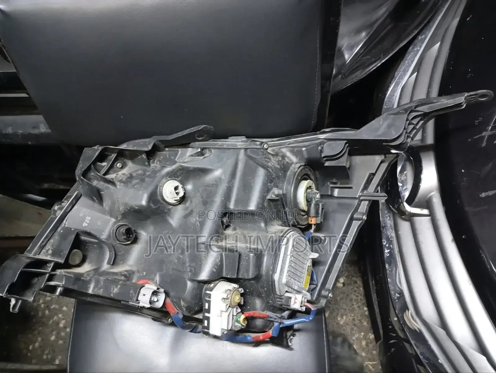 Noah 2012 Headlight Xenon (Rhs)