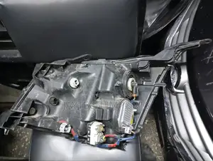 Noah 2012 Headlight Xenon (Rhs)