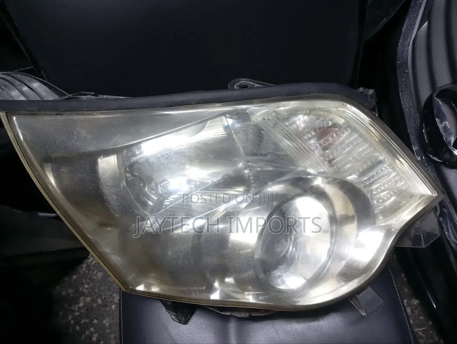 Noah 2012 Headlight Xenon (Rhs)