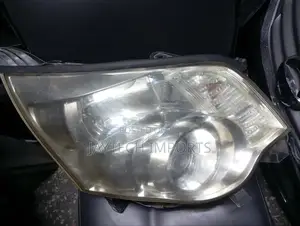 Noah 2012 Headlight Xenon (Rhs)