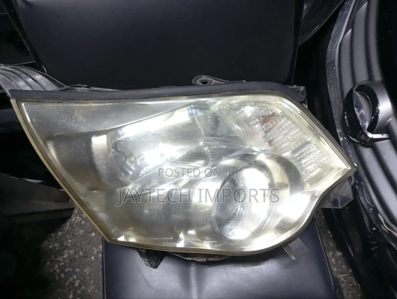 Noah 2012 Headlight Xenon (Rhs)