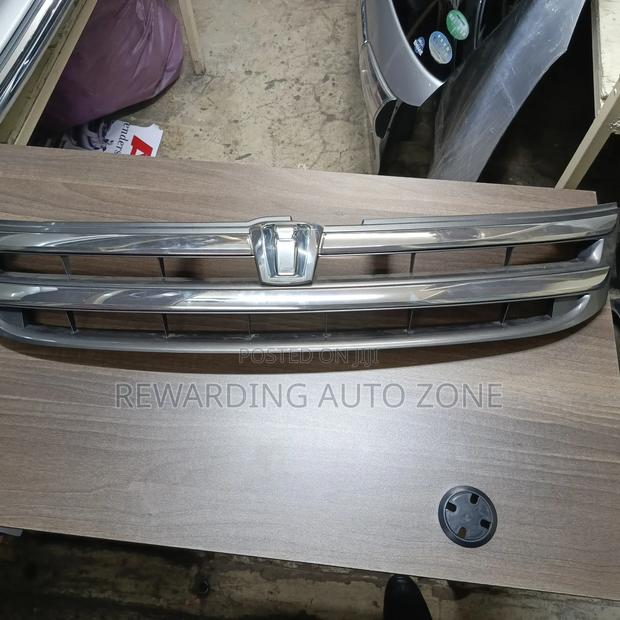 Toyota 2011 Isis Grille - thumbnail 2