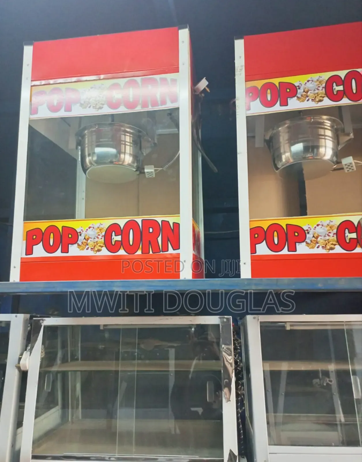 Embrassive Popcorn Machine