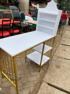 Manicure Table